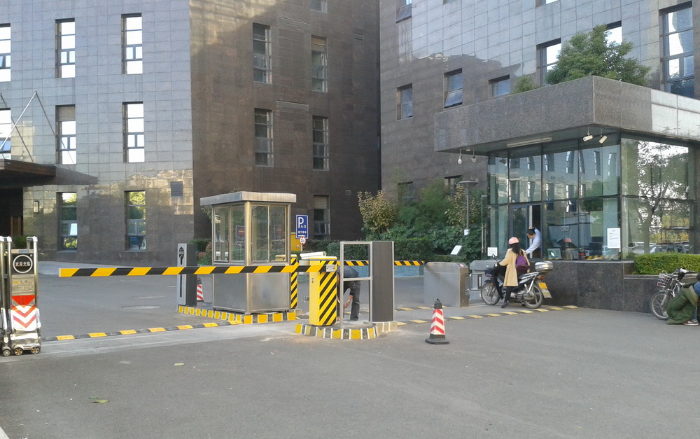 北门道闸（油漆中）2.jpg