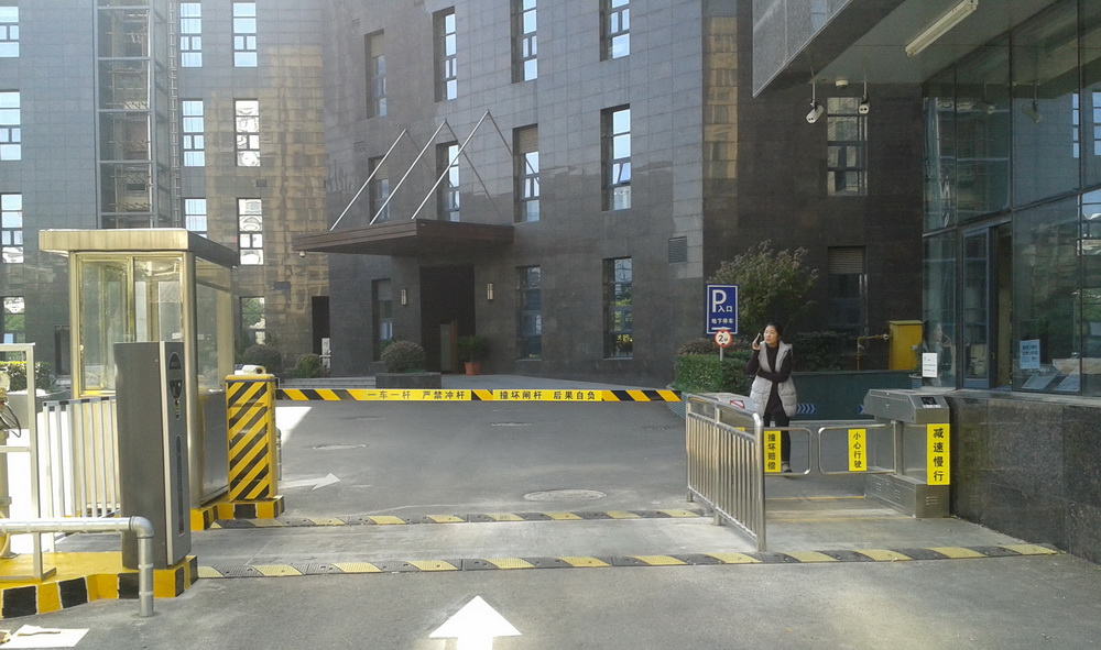 道闸改造闸杆贴膜1.jpg